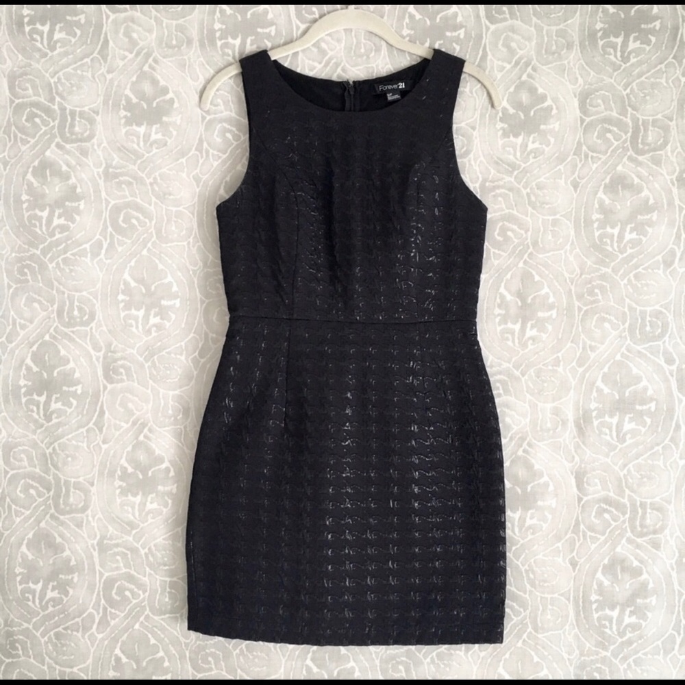 Hound tooth Classy black dress!